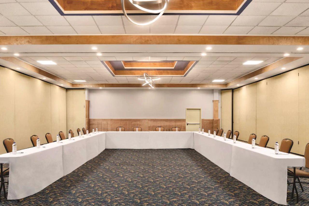 Wyndham Garden Conference Center Champaign - Urbana Ξενοδοχείο Εξωτερικό φωτογραφία