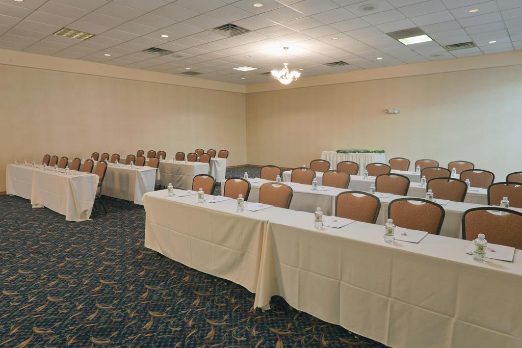 Wyndham Garden Conference Center Champaign - Urbana Ξενοδοχείο Εξωτερικό φωτογραφία