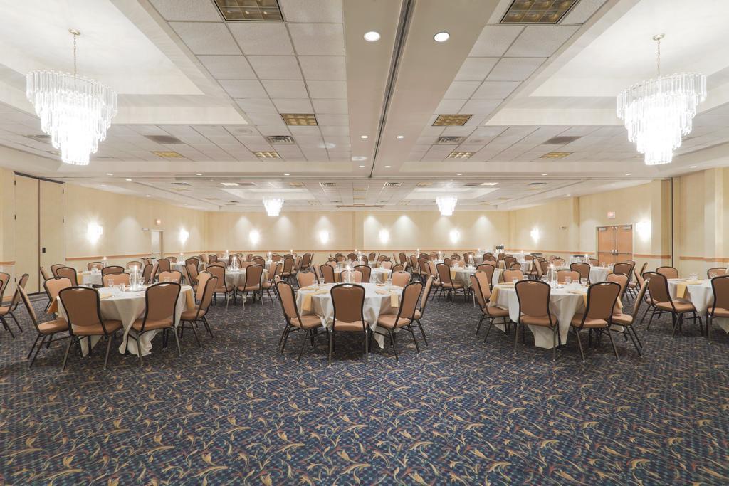 Wyndham Garden Conference Center Champaign - Urbana Ξενοδοχείο Εξωτερικό φωτογραφία