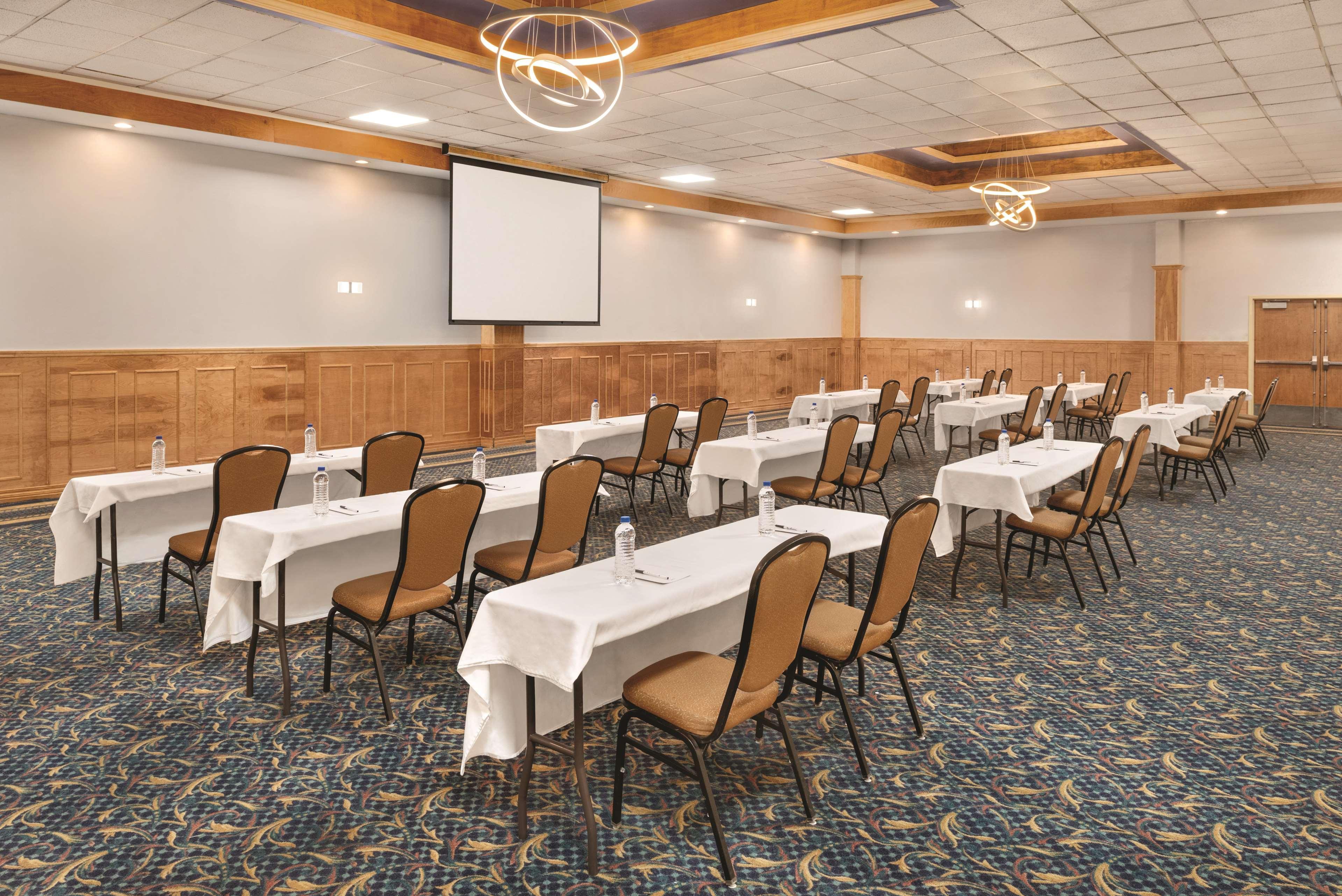 Wyndham Garden Conference Center Champaign - Urbana Ξενοδοχείο Εξωτερικό φωτογραφία
