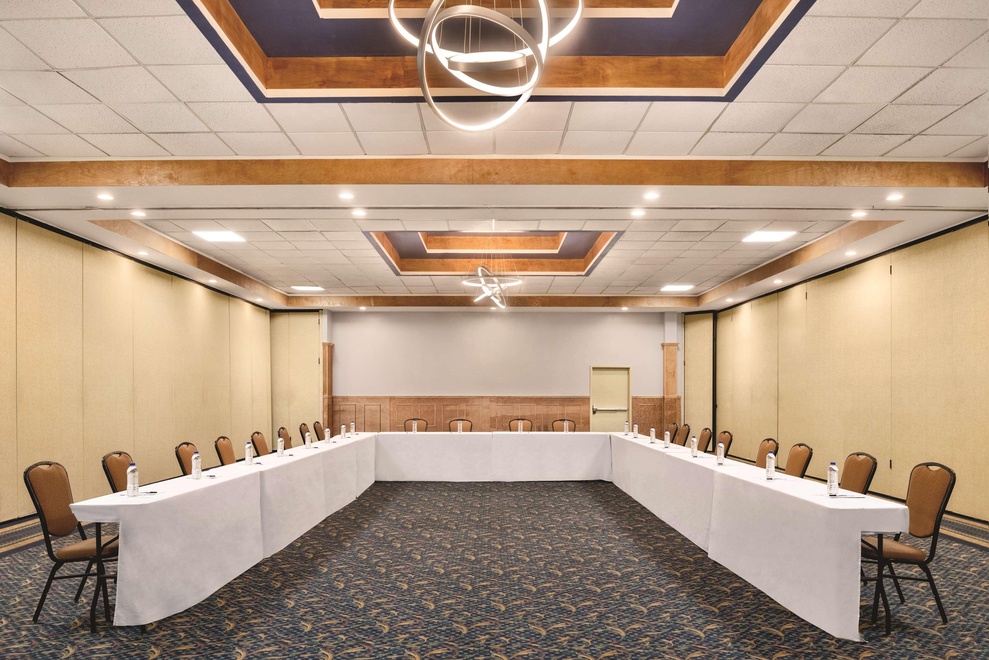 Wyndham Garden Conference Center Champaign - Urbana Ξενοδοχείο Εξωτερικό φωτογραφία