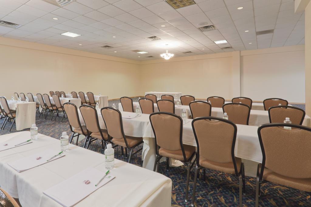 Wyndham Garden Conference Center Champaign - Urbana Ξενοδοχείο Εξωτερικό φωτογραφία
