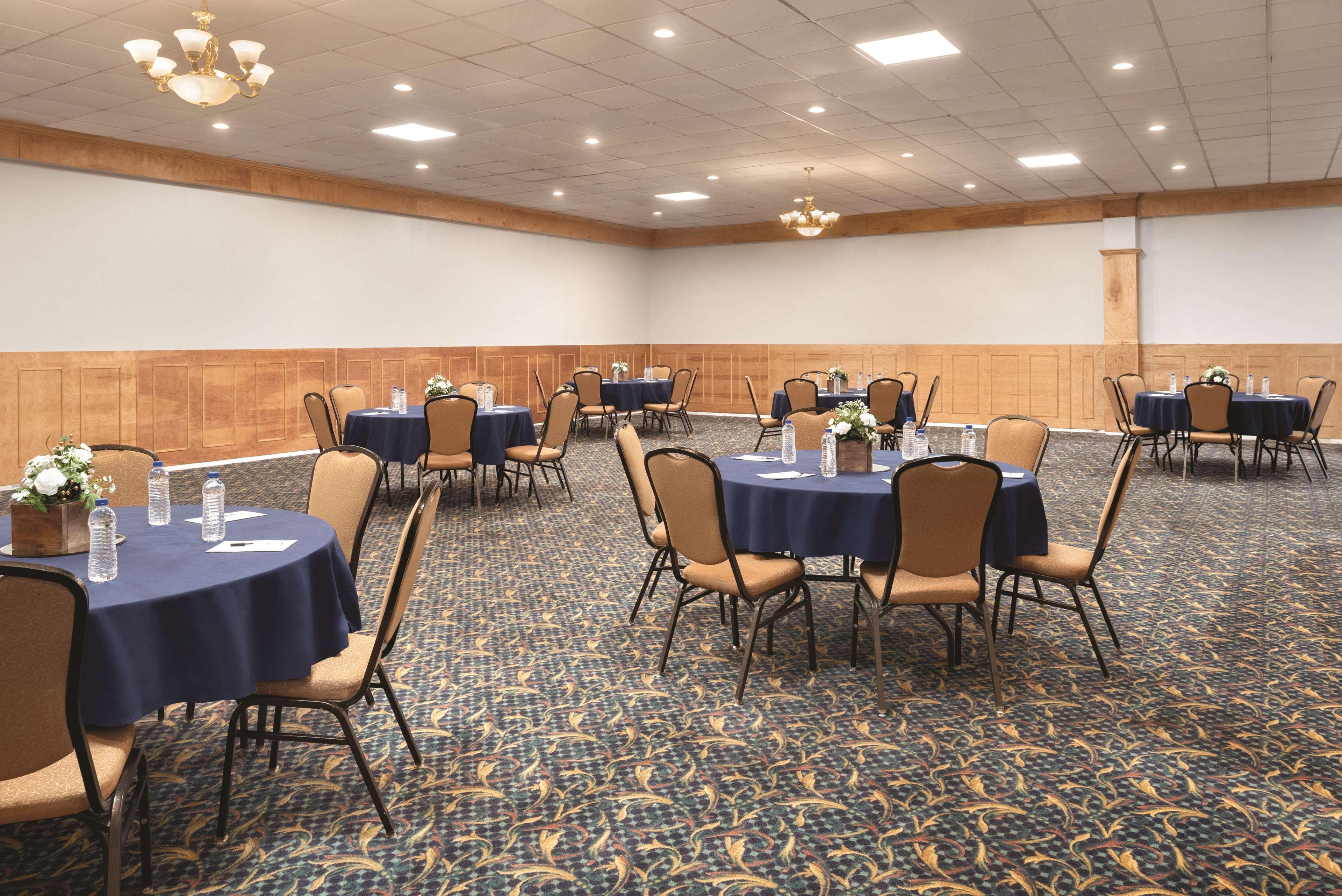 Wyndham Garden Conference Center Champaign - Urbana Ξενοδοχείο Εξωτερικό φωτογραφία