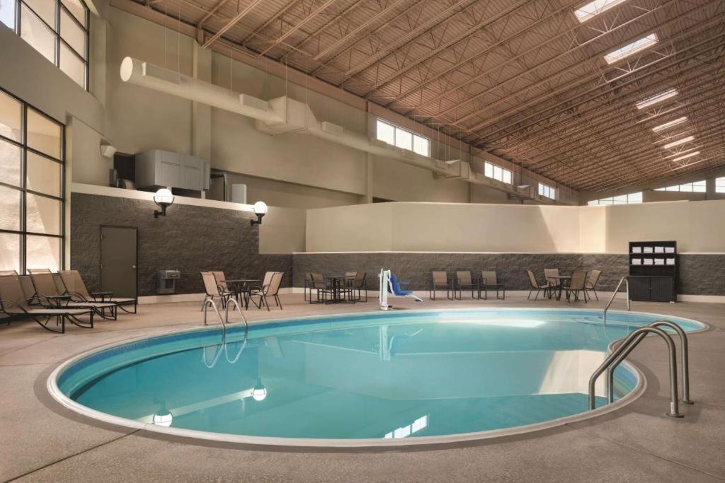 Wyndham Garden Conference Center Champaign - Urbana Ξενοδοχείο Εξωτερικό φωτογραφία