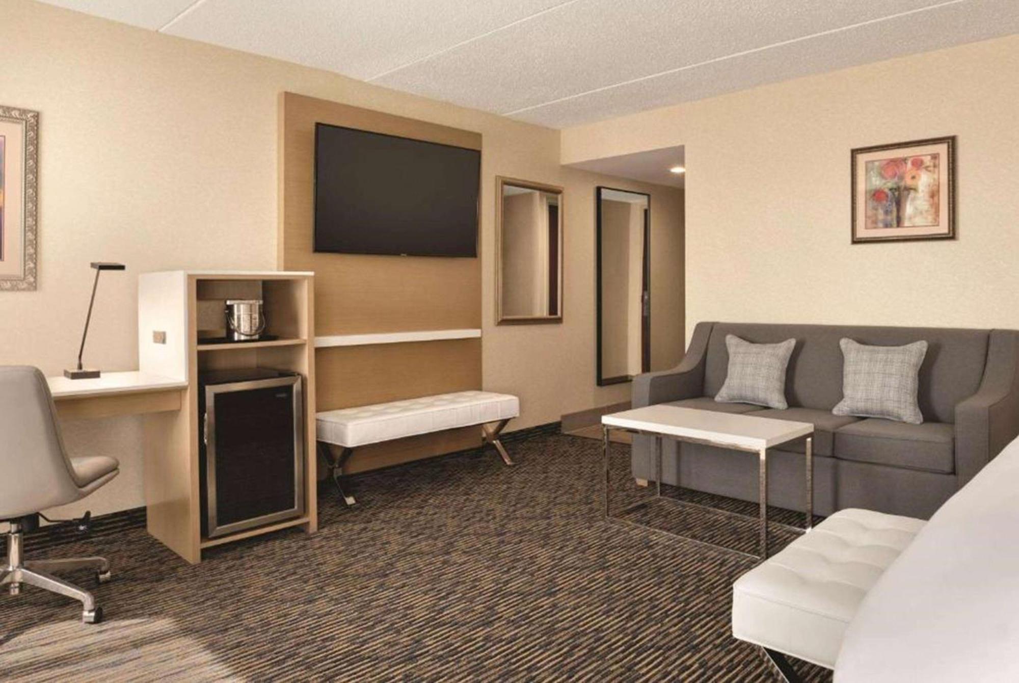 Wyndham Garden Conference Center Champaign - Urbana Ξενοδοχείο Εξωτερικό φωτογραφία