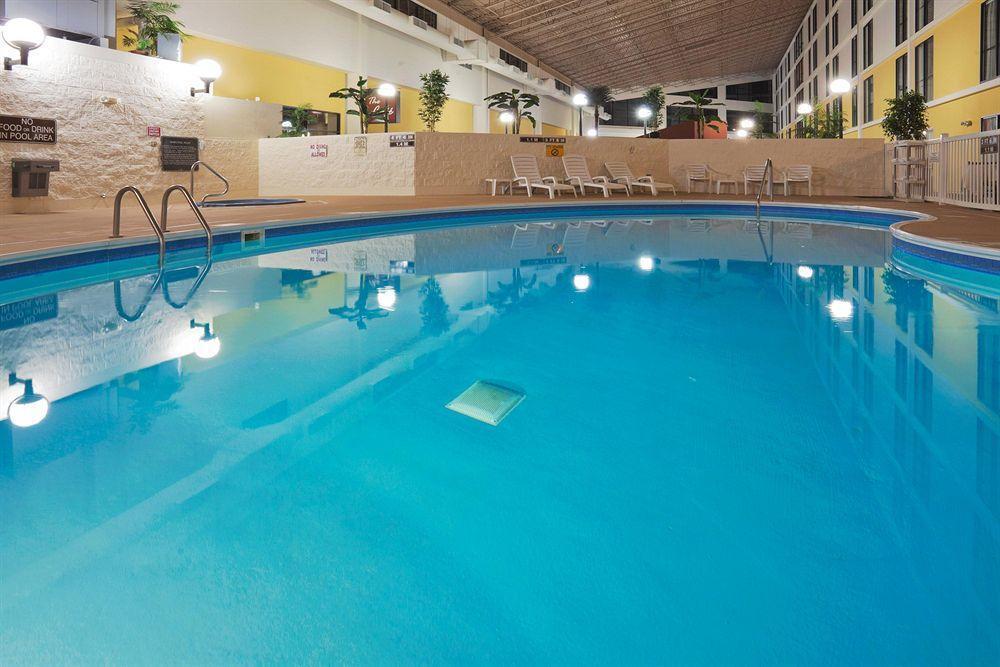 Wyndham Garden Conference Center Champaign - Urbana Ξενοδοχείο Εξωτερικό φωτογραφία