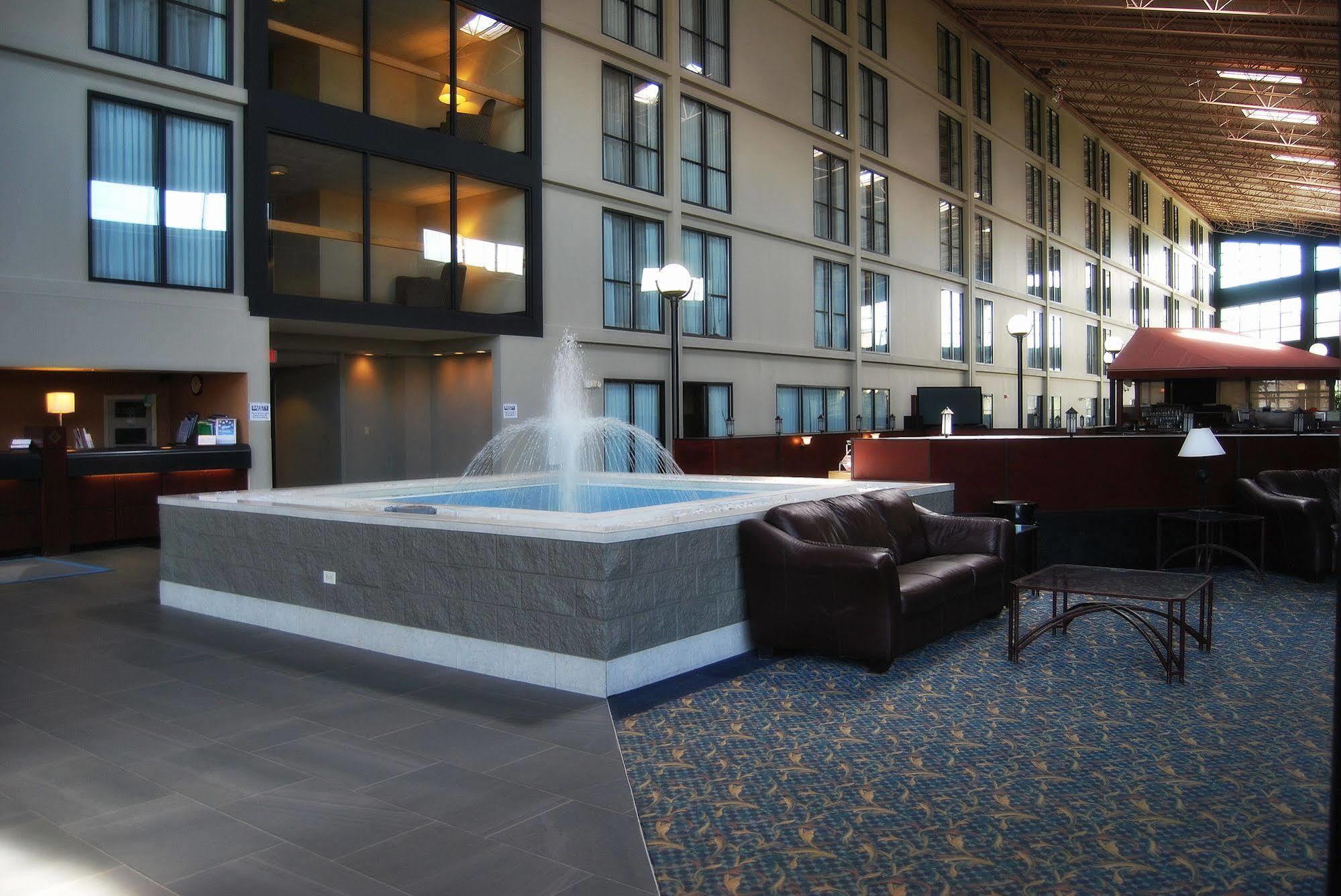 Wyndham Garden Conference Center Champaign - Urbana Ξενοδοχείο Εξωτερικό φωτογραφία